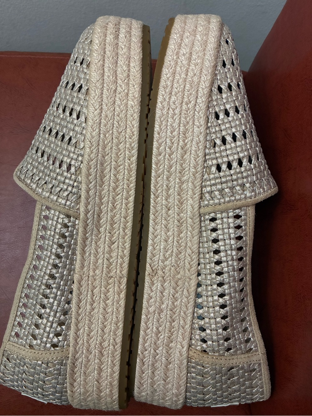 Tom’s Valencia platform espadrille in champagne metallic basket weave SZ 12 NWOB